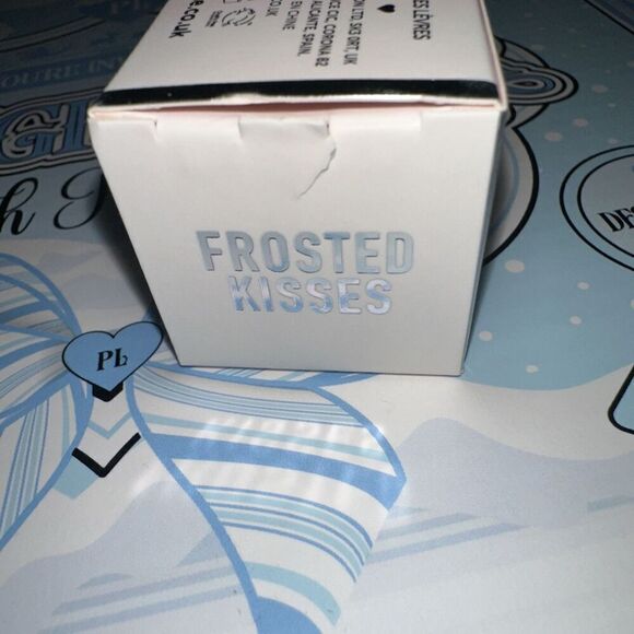 P.Louise Stay Shining Crown Lip Oil FROSTED KISSES Brand New In Box - Picture 4 of 4